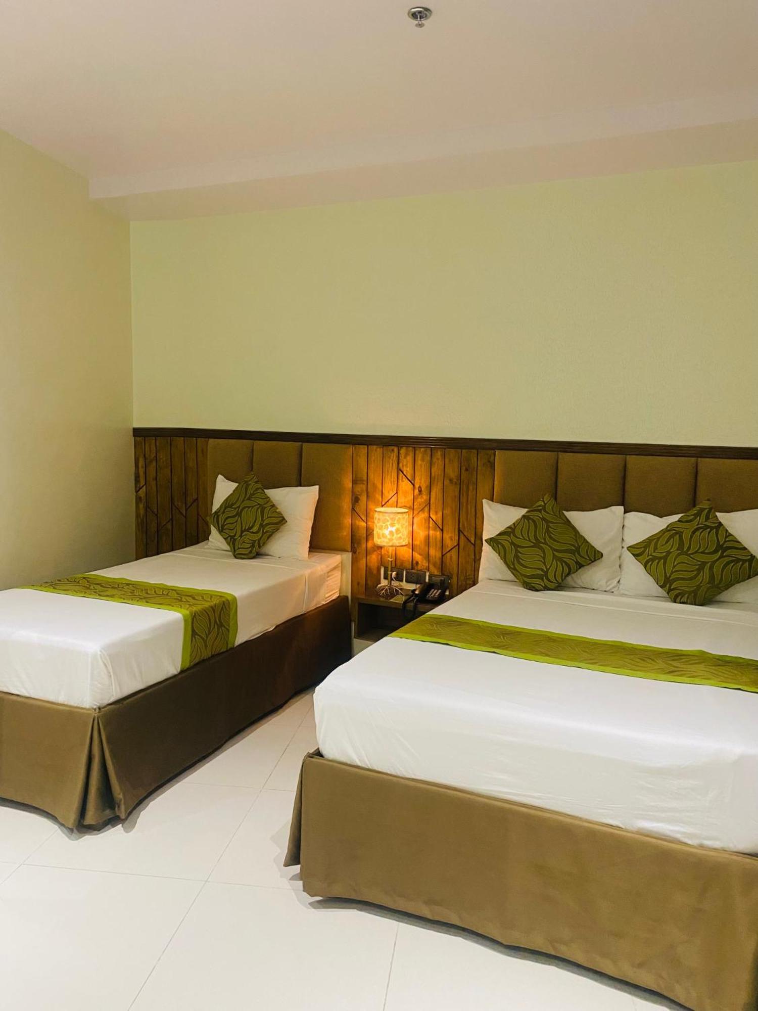 Maxi Hotel And Event Center Тагбиларан Экстерьер фото