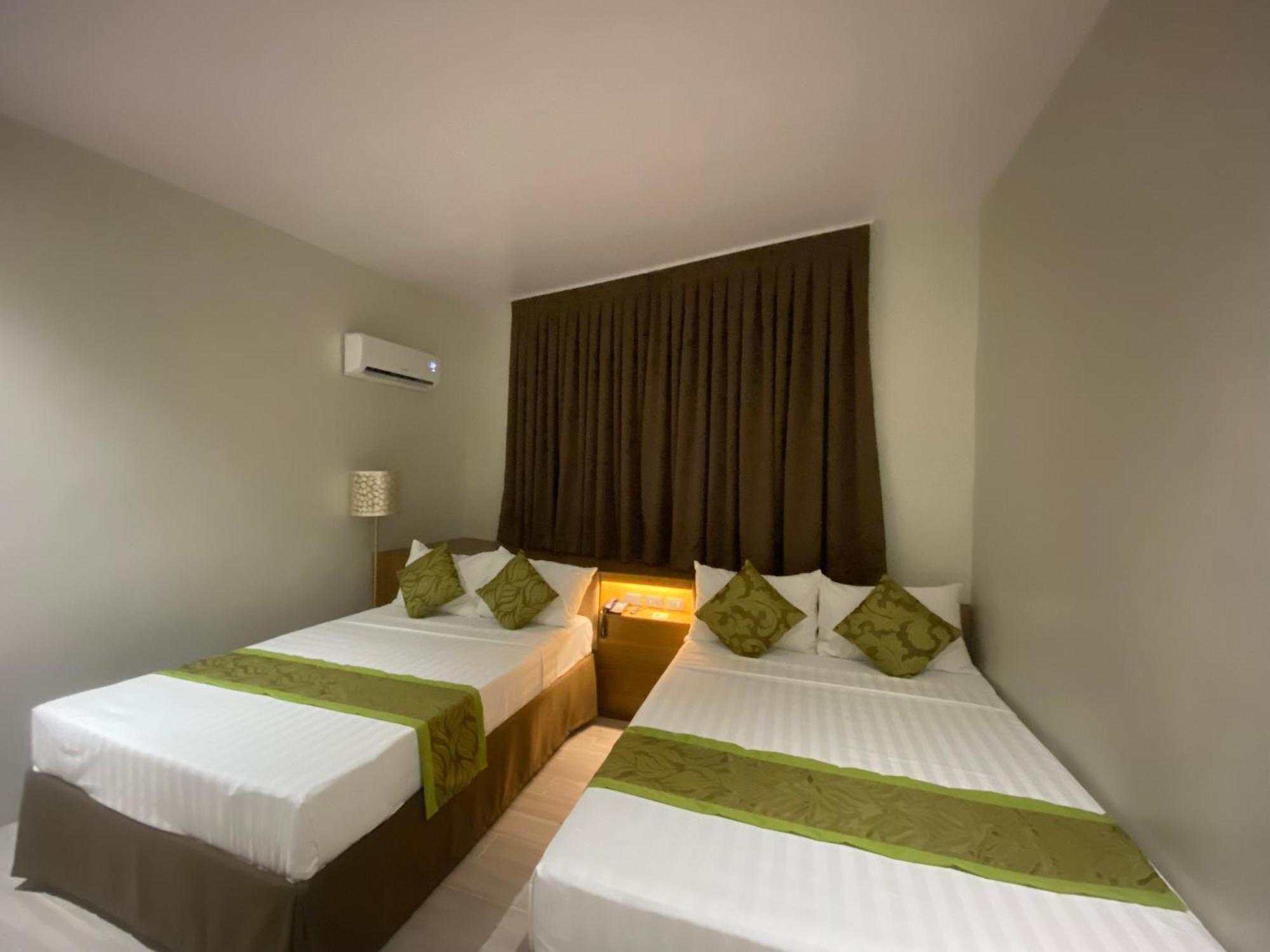 Maxi Hotel And Event Center Тагбиларан Экстерьер фото